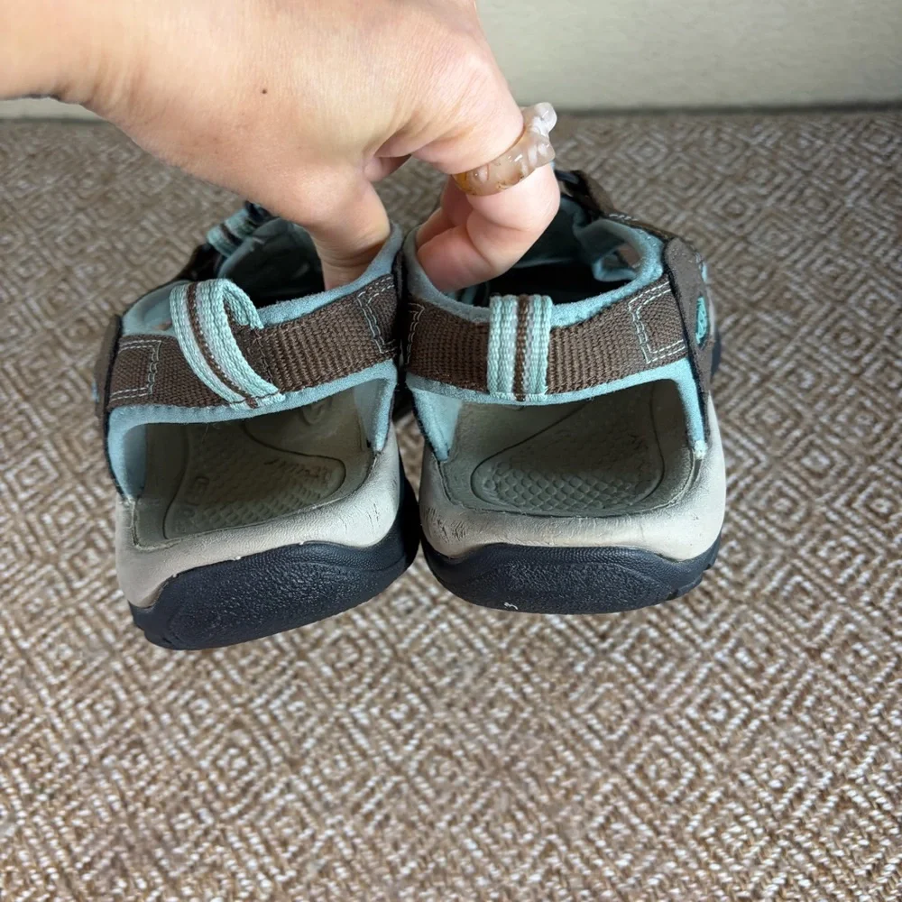 KEEN Women's Newport H2 closed toe hiking sandals in brown Sz 7 Water Gorpcore